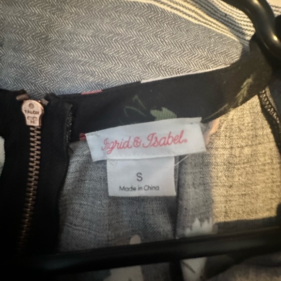 Ingrid & Isabel maternity  jumpsuit size small. Only worn twice - Picture 4 of 6